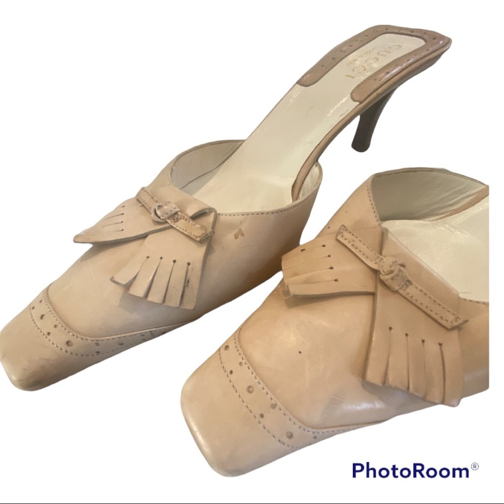 GUCCI Nude Kitten Heel w Kiltie Overlay. Gently loved, 8B